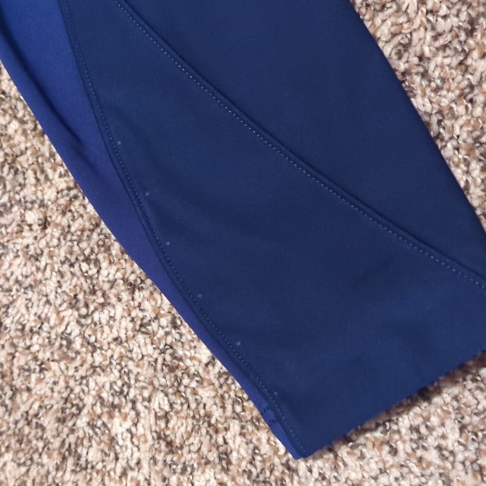 Lululemon Rain Repellent Tight - Picture 7 of 7